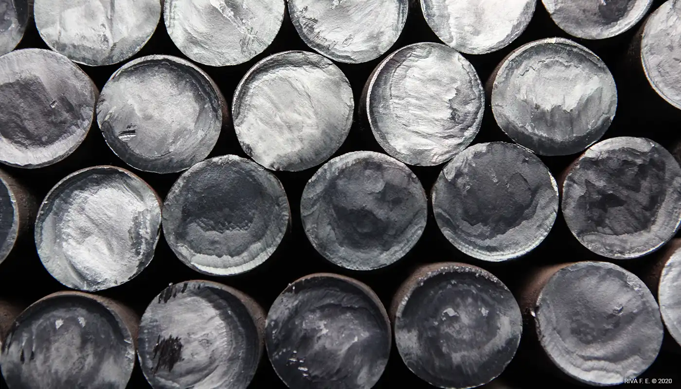 Hot rolled round steel bars